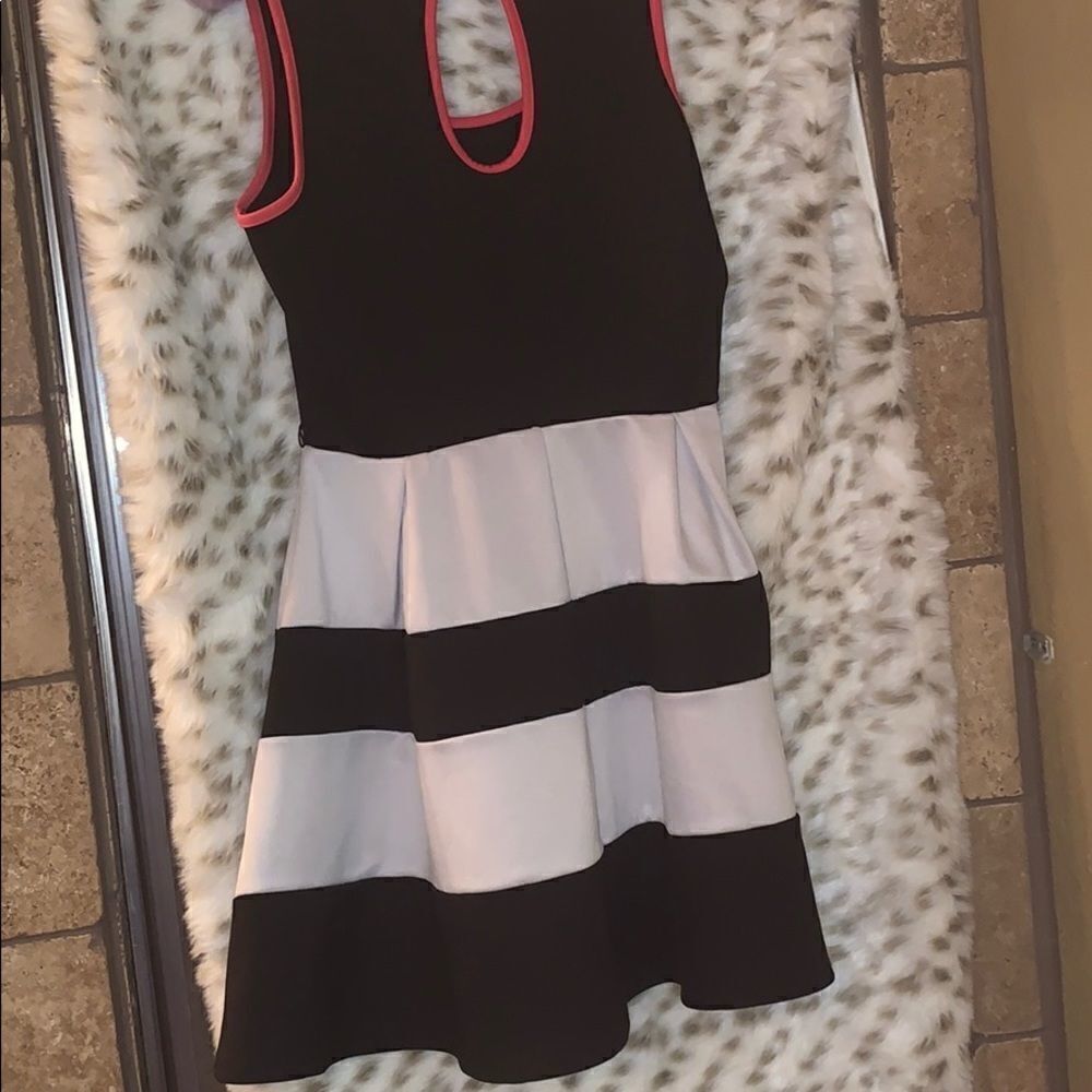 Dress   - Picture 5 of 5